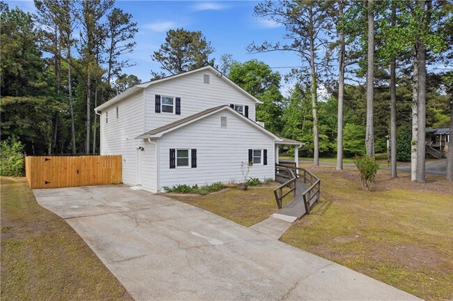 5081 Hubert Dr in Powder Springs, GA - Building Photo - Building Photo