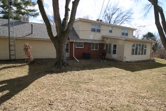 3120 Loveland Dr in Lincoln, NE - Foto de edificio - Building Photo