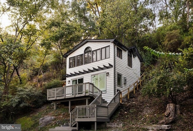 property at 730 Bennys Bch Rd