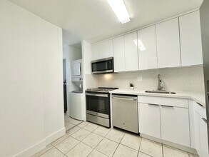 8051 S Colony Cir in Tamarac, FL - Building Photo - Building Photo