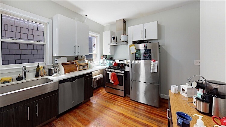 6 Hinckley St, Unit 2 in Somerville, MA - Building Photo