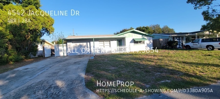 4542 Jacqueline Dr in New Port Richey, FL - Building Photo