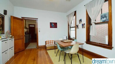 2524 W Palmer St in Chicago, IL - Building Photo - Building Photo