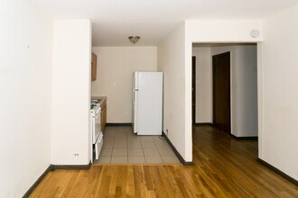 1211 W Elmdale Ave in Chicago, IL - Foto de edificio - Building Photo