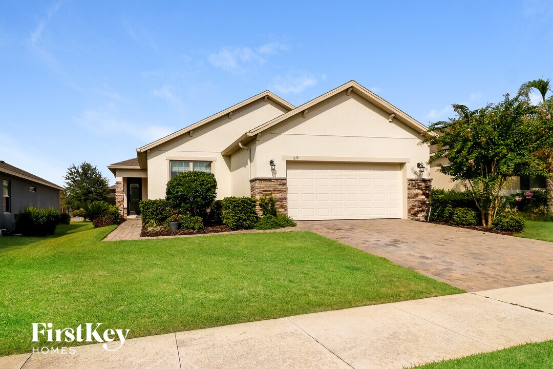 1019 Nathan Ridge Rd in Clermont, FL - Building Photo