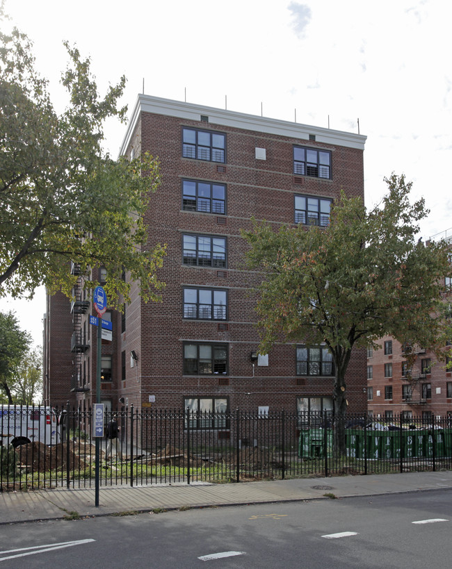 Seaside Plaza Apartments in Staten Island, NY - Building Photo - Building Photo