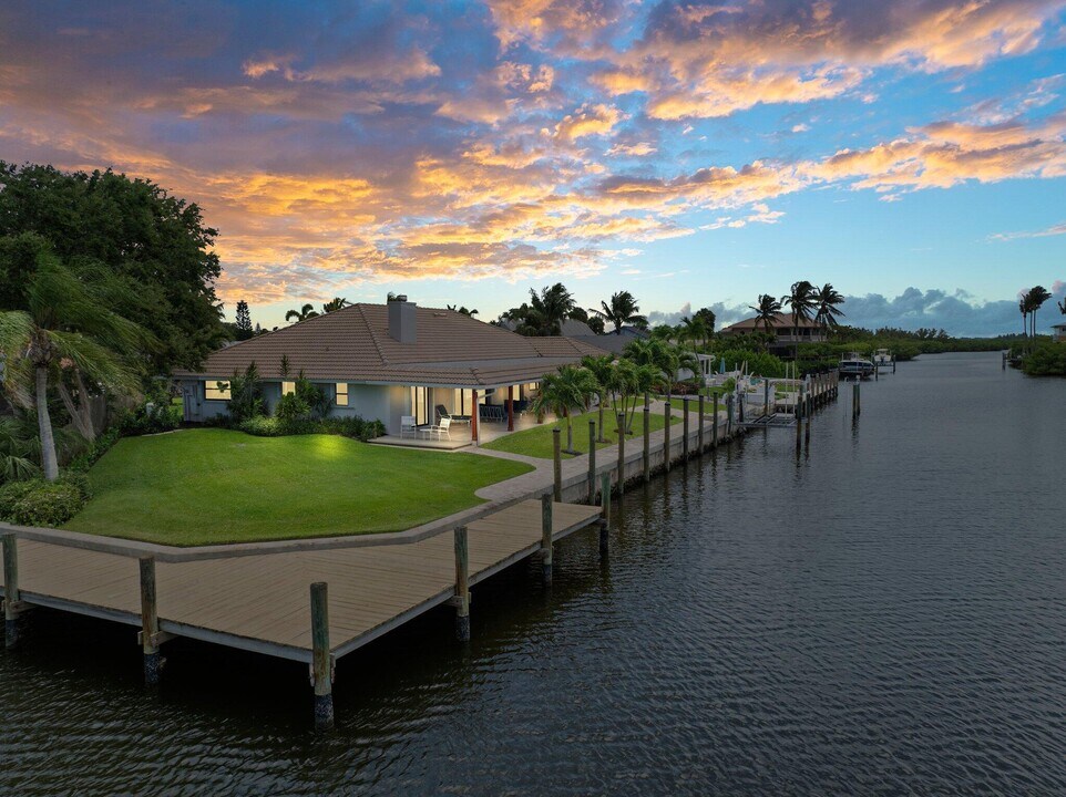 130 Queen Catherina Ct in Fort Pierce, FL - Building Photo