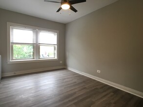 1101 W Granville Ave, Unit 9 in Chicago, IL - Foto de edificio - Building Photo