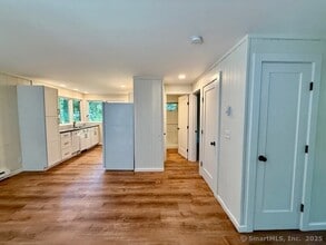76 W Redding Rd in Danbury, CT - Building Photo - Building Photo