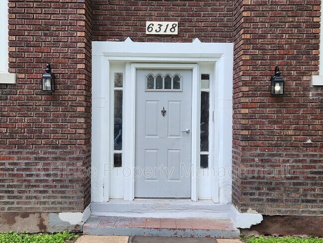 6318 Cabanne Ave in University City, MO - Building Photo - Building Photo