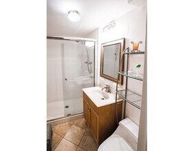 31 Harris St-Unit -102 in Brookline, MA - Foto de edificio - Building Photo