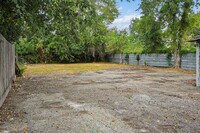 235 E Crosstimbers St photo'