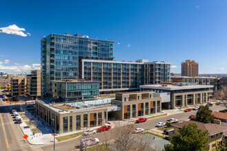 Lakehouse on 17th Condos in Denver, CO - Foto de edificio - Building Photo