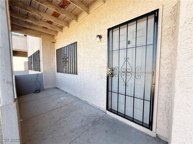2353 Exeter Dr, Unit B in Las Vegas, NV - Building Photo - Building Photo