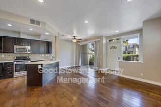 1082 S St Tropez Ave in Anaheim, CA - Building Photo - Building Photo