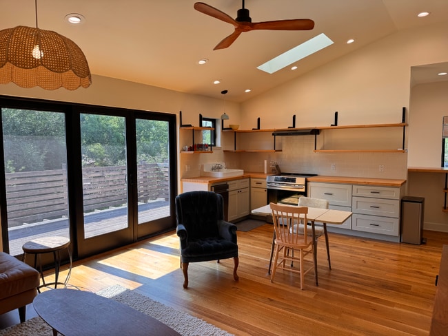property at 1112 1/2 E Clark St