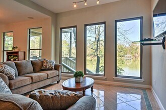 12660 Briar Patch Dr in Houston, TX - Building Photo - Building Photo