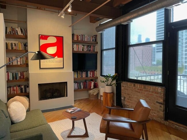 226 N Clinton St in Chicago, IL - Building Photo - Building Photo