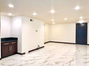 10751 Wilshire Blvd, Unit 805 in Los Angeles, CA - Foto de edificio - Building Photo