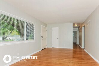 330 Moule Dr in Florissant, MO - Foto de edificio - Building Photo