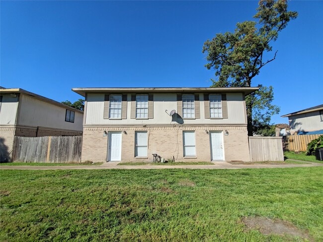 1962 Upland Dr in Houston, TX - Building Photo - Building Photo