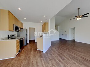 432 Creekside Ln in Spring Hill, TN - Foto de edificio - Building Photo