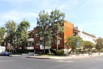 Encino Glen in Encino, CA - Foto de edificio - Building Photo