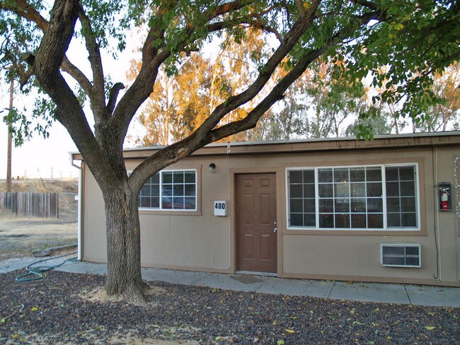 400-412 W Silver Eagle Rd in Sacramento, CA - Building Photo - Building Photo