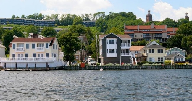 Waterfront Cottages in Highlands, NJ - Building Photo