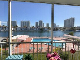 2980 Point E Dr in Aventura, FL - Building Photo