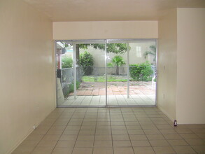 7194 W 17th Ct in Hialeah, FL - Building Photo - Building Photo