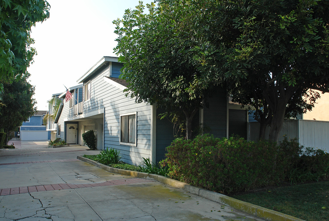 2674 Orange Ave in Costa Mesa, CA - Foto de edificio