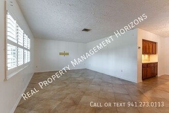 5217 Canterbury Dr in Sarasota, FL - Building Photo - Building Photo