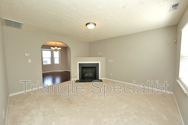 1909 Raj Dr in Durham, NC - Foto de edificio - Building Photo