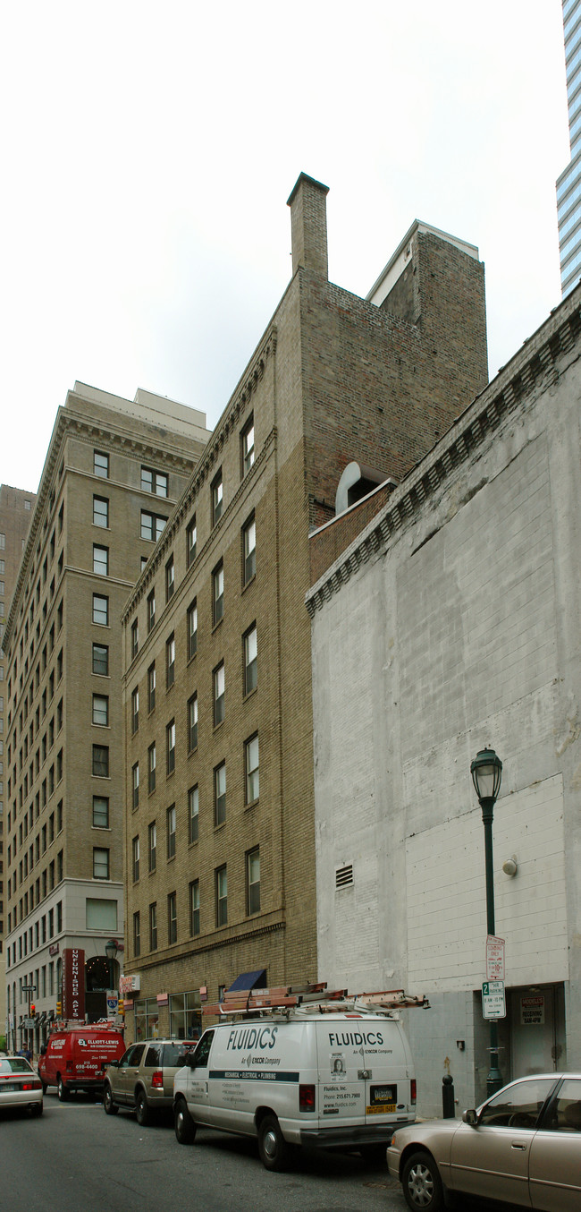 117 S 16th St in Philadelphia, PA - Foto de edificio - Building Photo