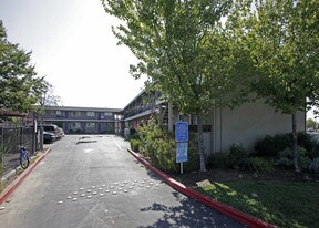 Oak Ridge Apartments in Sacramento, CA - Building Photo