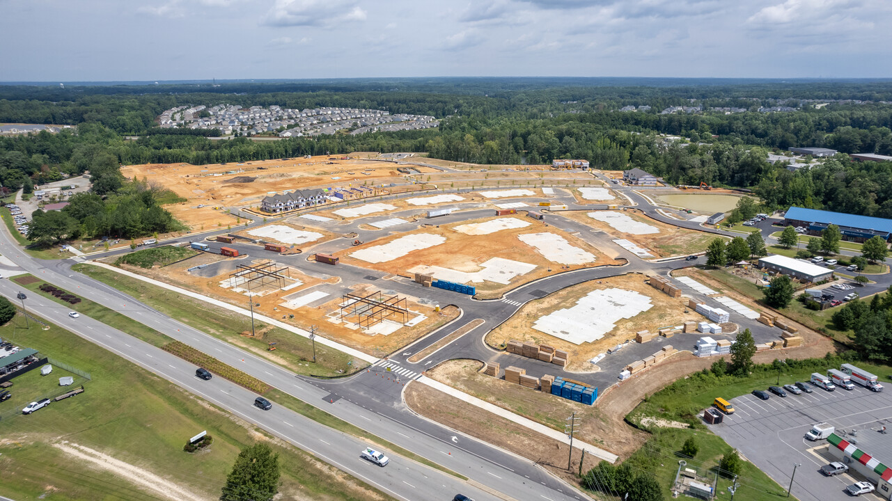 Advenir at Varina Oaks in Fuquay Varina, NC - Building Photo