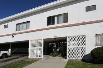 3205 W 60th St in Los Angeles, CA - Building Photo - Building Photo