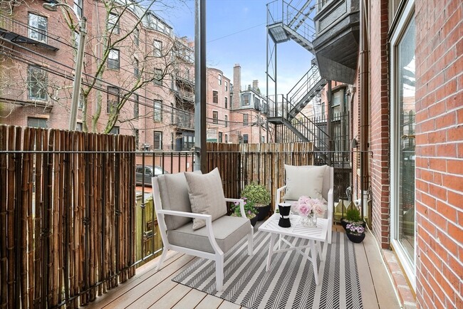 109 Beacon St in Boston, MA - Building Photo - Building Photo