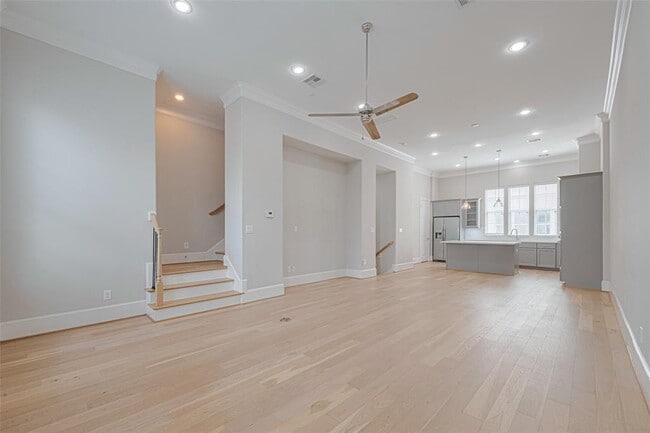 property at 9518 London Bridge Station