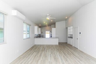 91-4042-4046 Hikuha St in Kapolei, HI - Building Photo - Building Photo
