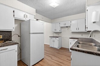 1208 Clark St in Marlin, TX - Building Photo - Building Photo