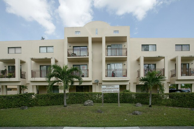 Martha's Apartment II in Miami, FL - Foto de edificio - Building Photo