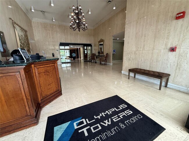 600 Three Islands Blvd, Unit 101 in Hallandale Beach, FL - Building Photo - Building Photo