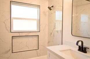 3011 Columbia St in Houston, TX - Building Photo