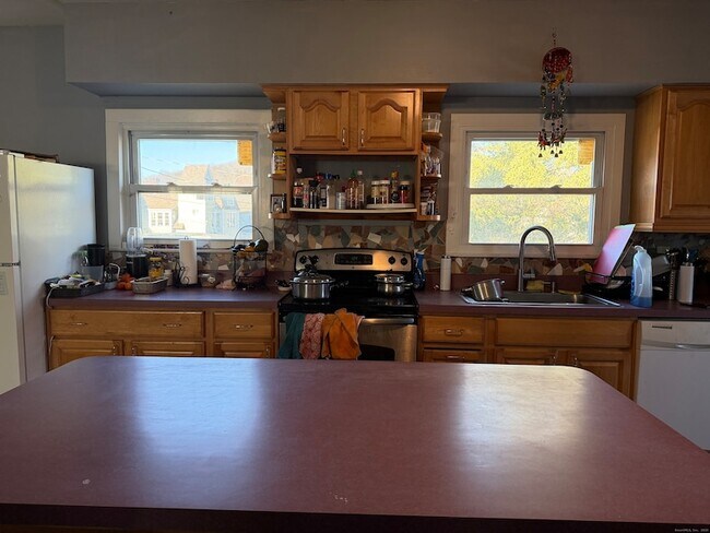 26 Case Ave in Winchester, CT - Foto de edificio - Building Photo