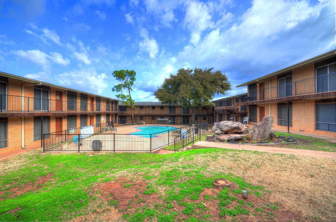 Stone Ridge Apartments - East in Wichita Falls, TX - Building Photo