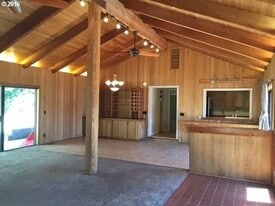 817 E Jewett Blvd in White Salmon, WA - Building Photo