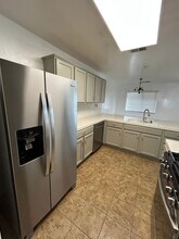 2021 W Hampton Dr in Hanford, CA - Building Photo - Building Photo