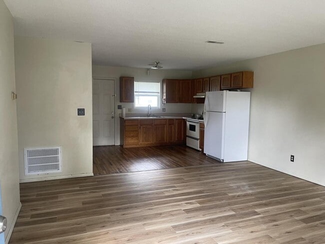 property at 1005 N Whitman Dr